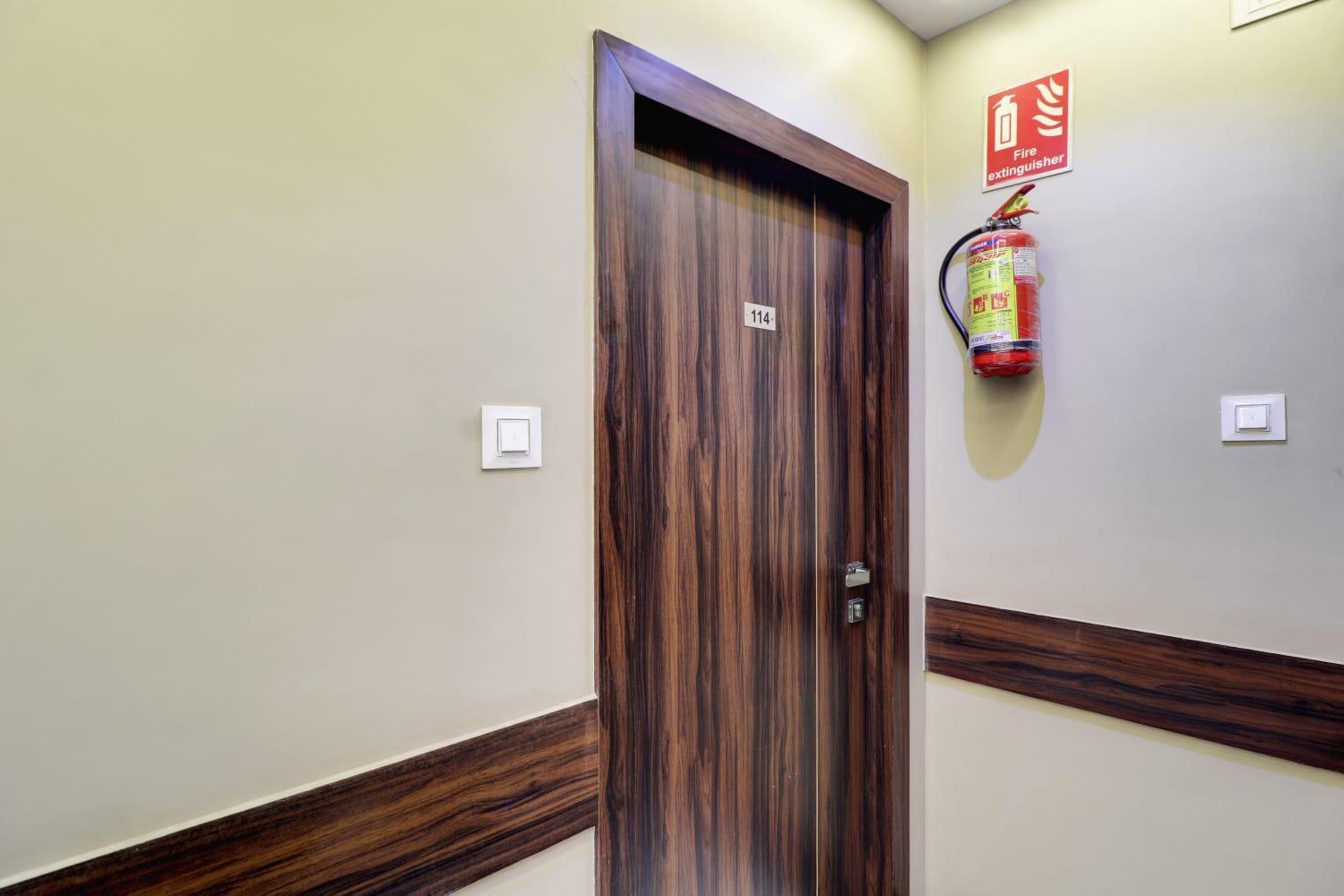 Hotel New Blue Sapphire Residency Мумбаї Екстер'єр фото